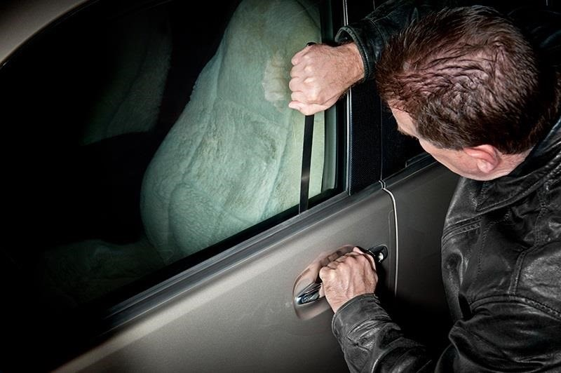 How to Handle a Car Door Lock Emergency