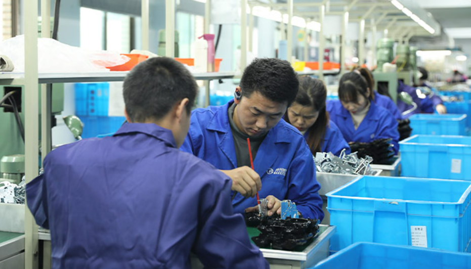 Streamlined Production: Assembly Line and Stationary Work for Gleeful Brand Locks